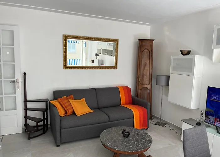 Apartment Carre D'or Bastion 1er Vue Antibes